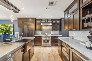 Fully Equipped Kitchen with Stainless Steel Appliances