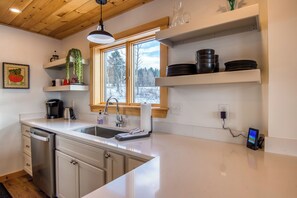 Full kitchen