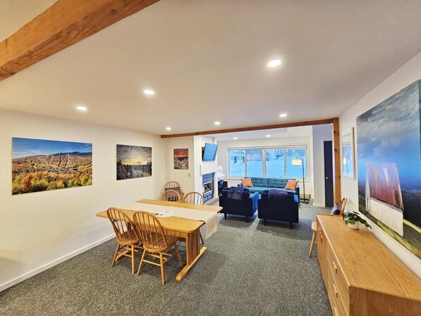 Family-Friendly Getaway in Stowe Condo, Walkable! (4955)