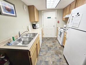 Walkable Stowe Condo: Pool, Hot Tub, Fireplace (5150)