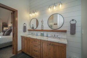 Primary Ensuite Bathroom