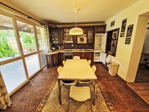 Kitchen / Dining Room
