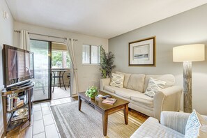 Living Room | Full Sleeper Sofa | Free WiFi | Central Heating & A/C
