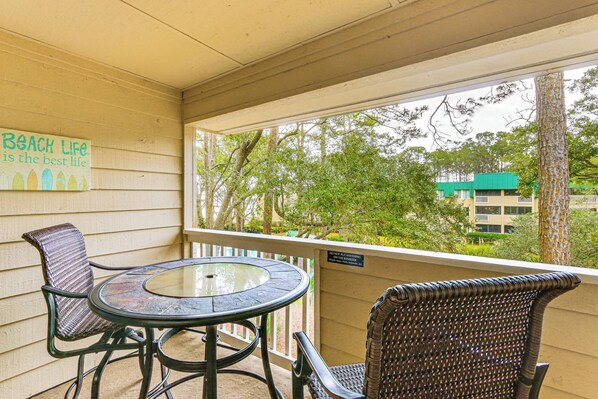 Hilton Head Island Vacation Rental | 2BR | 2BA | 1,000 Sq Ft | Stairs Required