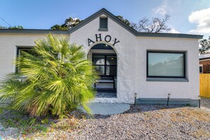 Home Exterior | Single-Story Home