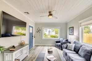 Living Room | Queen Sleeper Sofa | Central A/C & Heating