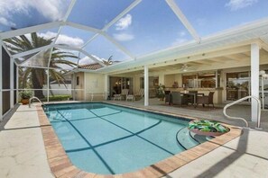 Holiday Home Swimming Pool