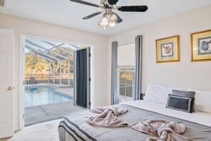 Master suite: King bed, pool views, jacuzzi!