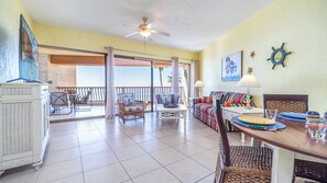 The unit is spacious, bringing together a complete living room, and a dining table for four.