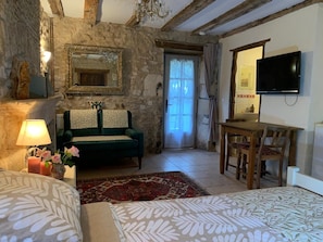 Studio Gite with Bathroom