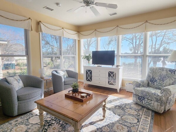 Lakeside 12A Living Area