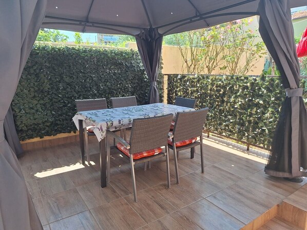 Outdoor dining