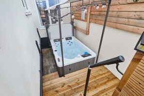 Salt Rock Retreat, Skelton-in-Cleveland - Host & Stay