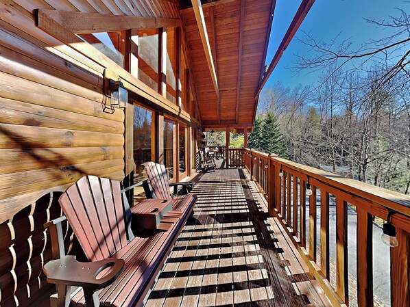 Welcome to Smoky Bear Hideaway!