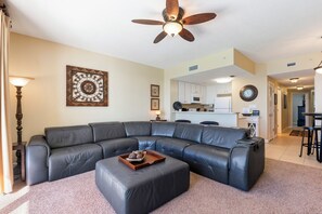 Cozy Beachfront Lounge