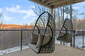 Lower balcony / swings