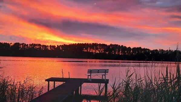 Sonnenuntergang am privaten Steg 