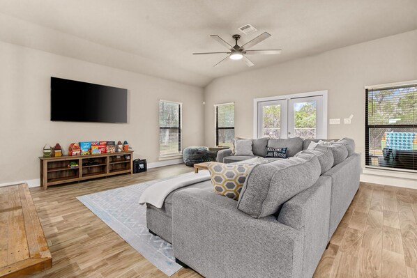 Relax and enjoy your Canyon Lake get away!
