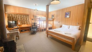 Bed area, living