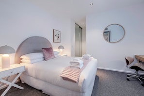 Bedroom 3 - Queen Bed, Office Desk, ensuite with shower - Elite Accommodation, Norwood, Adelaide (1)