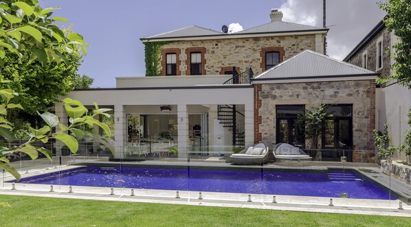 The Retreat - North Adelaide estate offering a private & exclusive lifestyle stay.