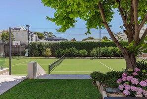 Full tennis court (synthetic grass) , basketball court, practice driving net (1)