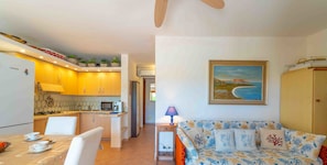 Communal lounge/ TV room,Kitchen or kitchenette,Dining area