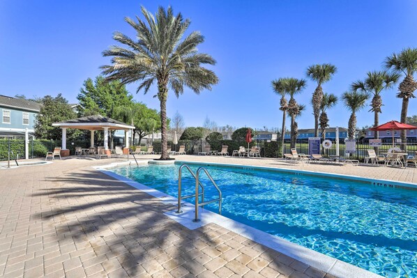 Kissimmee Vacation Rental | 4BR | 2.5BA | 1,400 Sq Ft | 1 Step to Enter