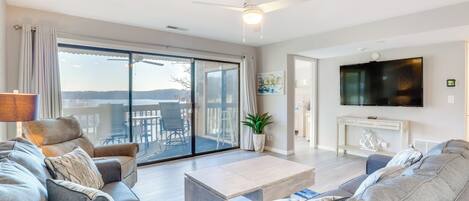 Osage Beach Vacation Rental | 2BR | 2BA | 980 Sq Ft | Step-Free Access