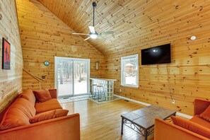 Living Room | Smart TV | Bar Area | Free WiFi | 1st Floor