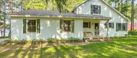 Cadillac Vacation Rental | 2BR | 2BA | 1,400 Sq Ft | Step-Free Entry