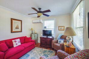 Living Room | Queen Sleeper Sofa | Free WiFi | Central A/C & Heat