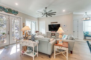 Living Room | 1st Floor | Smart TV