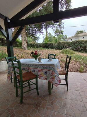 Outdoor dining