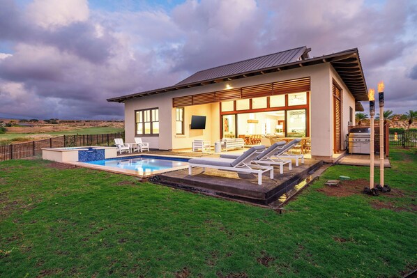 Private pool and hot tub in the lanai for your enjoyment