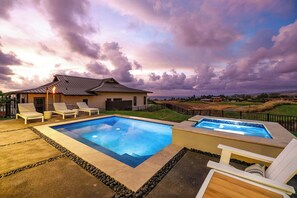 Private Hot tub and pool overlooking Hapuna golf course