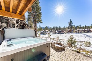 Unwind on the lower patio, where a private hot tub invites you to relax while soaking in the stunning views of the 7th green and Lookout Mountain. Perfect for peaceful mornings or magical evenings under the stars.