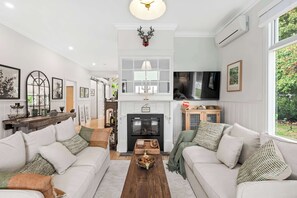 Living room
