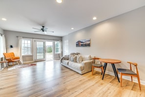 Living Room | Free WiFi