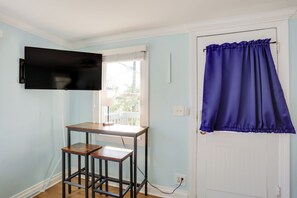 Dining Area | Dishware & Flatware