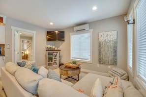Living Room 1 | Central A/C & Heating | Smart TV