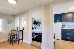 Studio | Dining Area | Desk