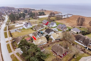 Blick auf das Haus und den Hafen in Wieck am Darß