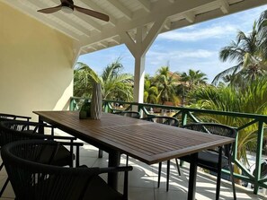 Patio (main floor) (1)