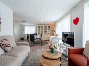 Möbel, Interior Design, Couch, Wand, Flooring, Decke, Fussboden, Holz, Zimmer, Wohnzimmer