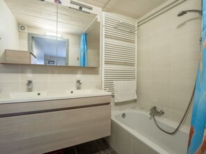 Armatur, Badezimmer, Flooring, Fussboden, Interior Design, Sinken, Bad Sink, Zapfhahn, Installation, Badezimmerschrank