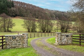 Private driveway leading to Shepherd's Cottage, Usk, Monmouthshire