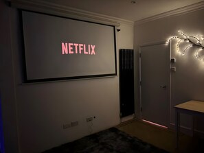 Living Room / Lounge