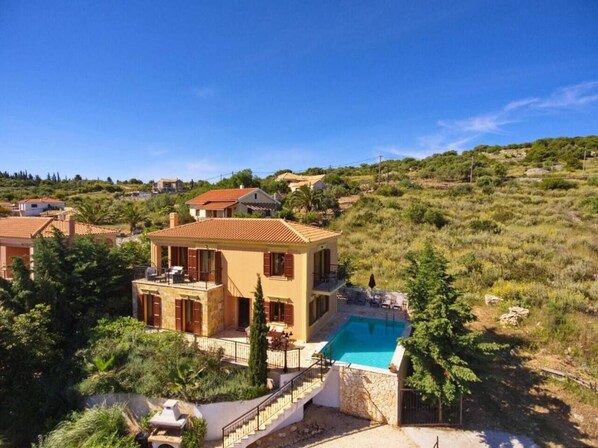 Villa Levanda with private pool , ideal location 10 minutes to Fiskardo Bay 