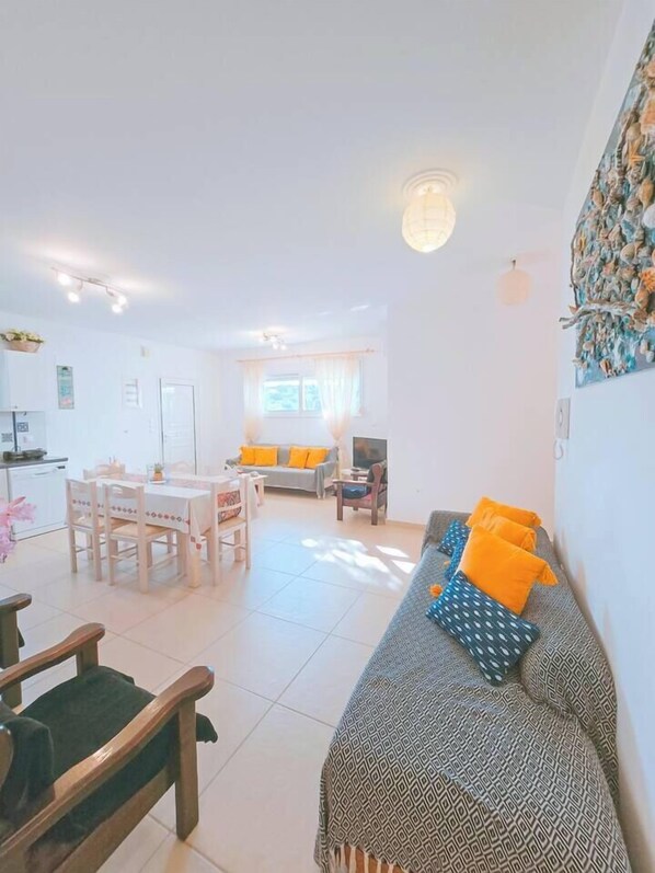 Lakithra cozy flat for 2 open plan living room